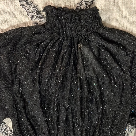 New with tag Active USA sheer sparkle black long sleeve top size M - Picture 2 of 5